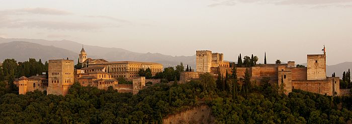 Archivo:Alhambra in the evening