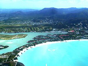 Archivo:Antigua - Harbor Island – South Finger Villas – Jolly Harbor Golf Course – Bolans – Morris Bay - panoramio