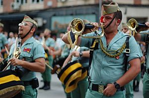 Archivo:Banda militar corneta