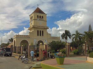 Archivo:Bayaguana, Republica Dominicana, santuario