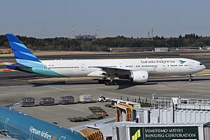 Archivo:Boeing 777-3U3ER ‘PK-GIG’ Garuda Indonesia