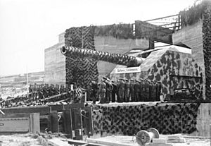 Archivo:Bundesarchiv Bild 101I-364-2314-16A, Atlantikwall, Batterie "Lindemann"
