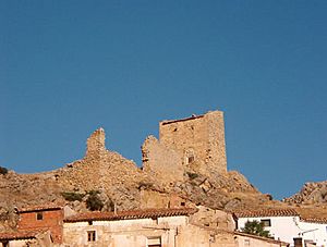 Archivo:Castillo de Bueña. Teruel