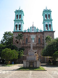 Archivo:Catedral de San Juan Bautista Pungarabato 2013-09-11 20-40-28