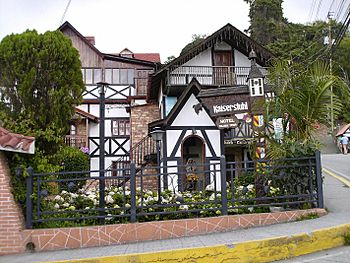 Archivo:Chalet en la Colonia Tovar
