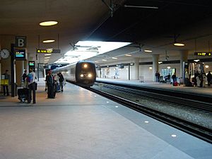 Archivo:Copenhagen Train Station Airport Kastrup