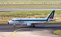 Archivo:Embraer ERJ170LR Alitalia EI-DFH