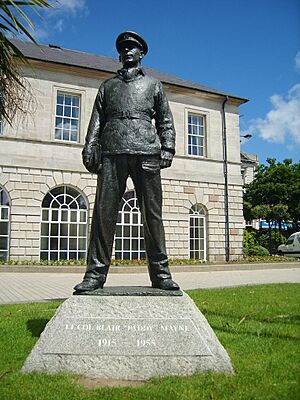 Archivo:Estatua de Paddy Mayne