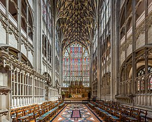 Archivo:Gloucester Cathedral High Altar, Gloucestershire, UK - Diliff