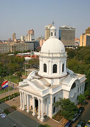 Archivo:Gran Panteón de Asunción by Felipe Méndez