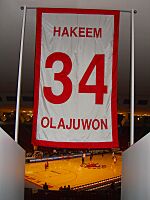 Archivo:Hakeem Olajuwon UH retired number