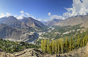 Archivo:Hunza Valley, view from Eagle's Nest