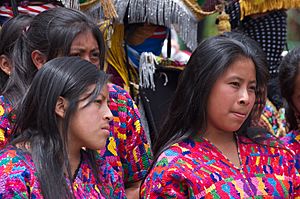Archivo:Jeunes femmes mayas