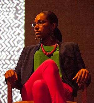 Archivo:LaToya Ruby Frazier at the 2011 Look 3 Conference, Jramspott (cropped)