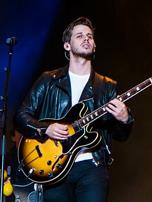 Archivo:Mark Foster at Bilbao BBK Live 2014 (cropped)