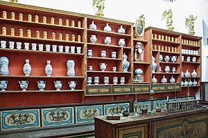 Archivo:Old pharmacy in the Franciscan Monastery in Dubrovnik 01