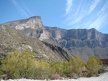 Archivo:Panorámica de El Cañón - panoramio