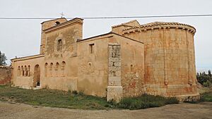 Archivo:Paones - Iglesia de San Pedro Apóstol
