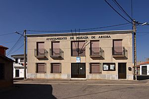 Archivo:Parada de Arriba, Ayuntamiento