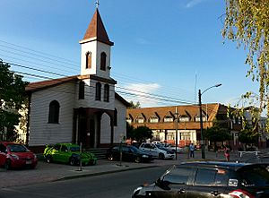 Archivo:Parroquia San Enrique e Ilustre Municipalidad de Purén