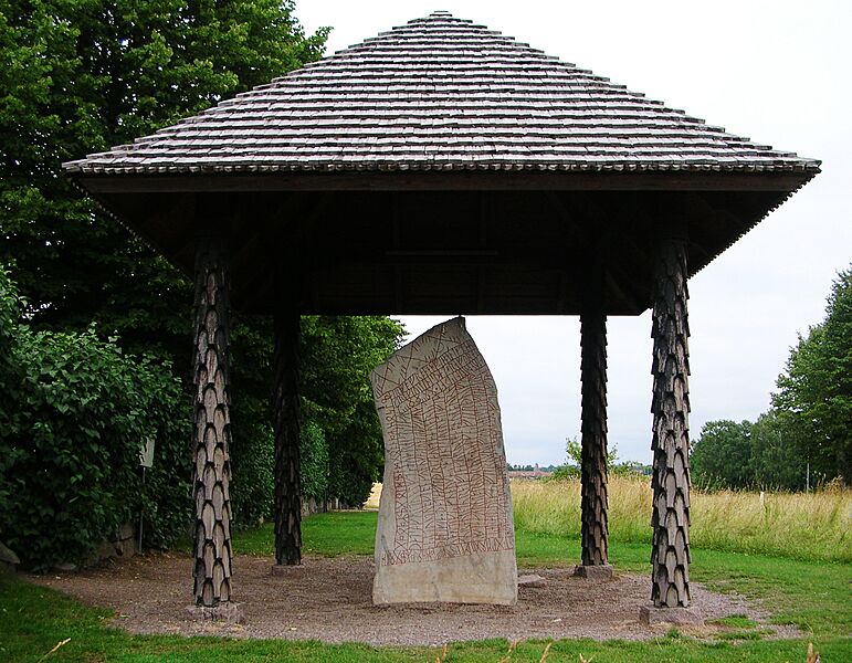 Rokstenen main view