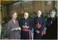 Archivo:Rosalynn Carter with American Cardinals in Rome for Pope Paul VI's funeral. - NARA - 180757