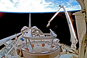 Archivo:STS-116 Payload (NASA S116-E-05364)