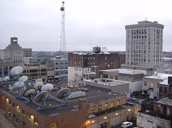 Archivo:Saginaw, MI skyline as seen from the Bearinger Building