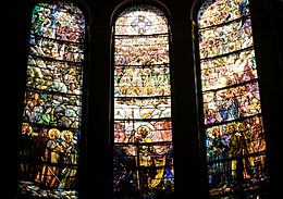 Archivo:St. Michael's Episcopal Church - Tiffany Windows Depicting St. Michael's Victory in Heaven (middle 3 panes out of 7 panes)