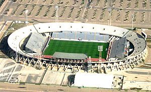 Archivo:Stadio Sant'Elia -Cagliari -Italy-23Oct2008 crop