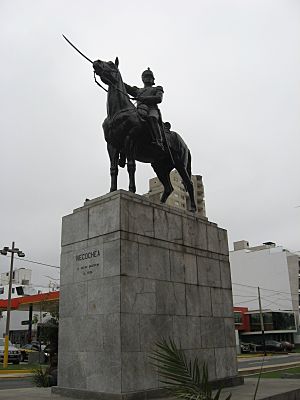 Archivo:Statue Necochea Lima, Peru