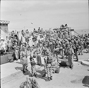 Archivo:The Liberation of Rhodes, 1945 E30946