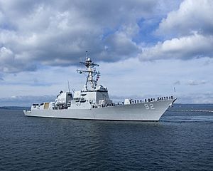 Archivo:USS Momsen (DDG 92) stbd bow view