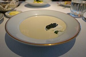 Archivo:Velouté de Pommes de Terre, crème fraîche, caviar