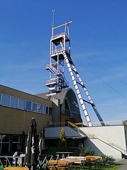 Archivo:Zabytkowa Kopalnia Srebra - nadszybie szybu Anioł z wieżą wyciągową