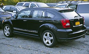 Archivo:2007 Dodge Caliber RT in black, rear left