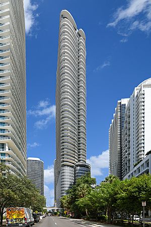 Archivo:Brickell Flatiron - Completed