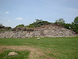 Archivo:Comalcalco.Templo III