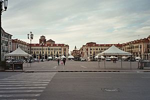 Archivo:Cuneo Marktplatz01