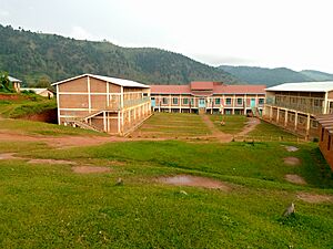 Archivo:Des maisons du lycee saint jean Baptiste de Murago