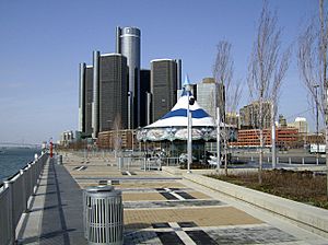 Archivo:Detroit International Riverfront Rivard Place Merry Go Round