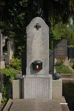Archivo:Dornbacher Friedhof - Maria Reining
