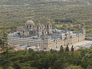 Archivo:El Escorial, Madrid, Spain (cropped)