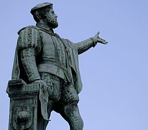 Archivo:Elcano-estatua