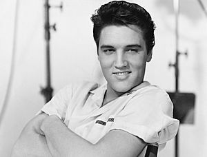 Archivo:Elvis Presley 1958