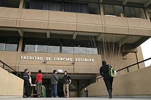 Archivo:Facultad de Ciencias Sociales (Universidad de Chile)