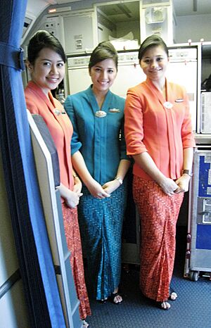 Archivo:Garuda Indonesia Flight Attendants in Kebaya