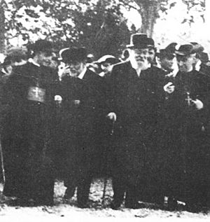 Archivo:Gaudí i Güell a la Colònia Güell (1910)