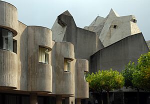 Archivo:Gottfried böhm, pilgrimage church, neviges 1963-1972
