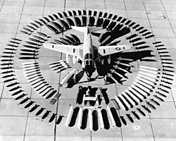 Archivo:Grumman A-6A Intruder weapon load display, 1962 (NNAM.2011.003.240.028)